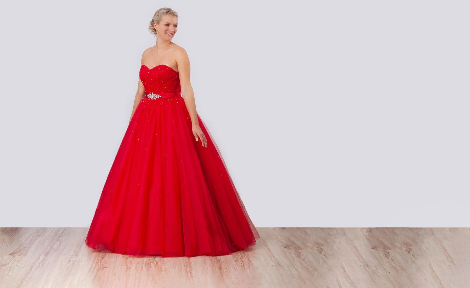 Rotes Tüllkleid mit Herzausschnitt, Frontansicht