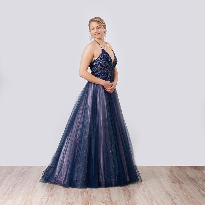 Marineblaues Ballkleid mit Pailletten-Oberteil und Tüllrock, Seitenansicht