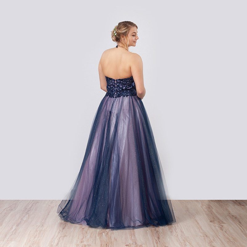 Marineblaues Ballkleid mit fliederfarbenem Unterrock, Rückansicht