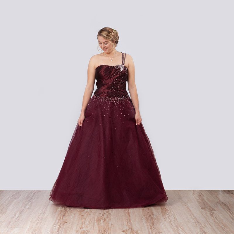 Weinrotes Ballkleid mit One-Shoulder-Träger und Perlenbesatz