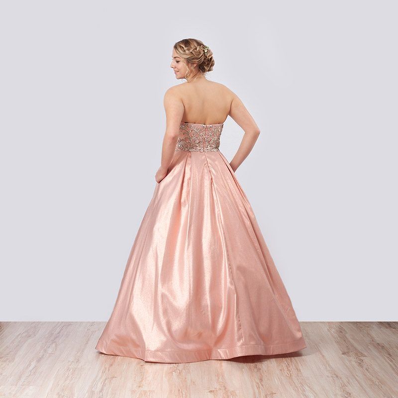 Roségoldenes Satin-Abendkleid, Rückansicht mit Perlenstickerei