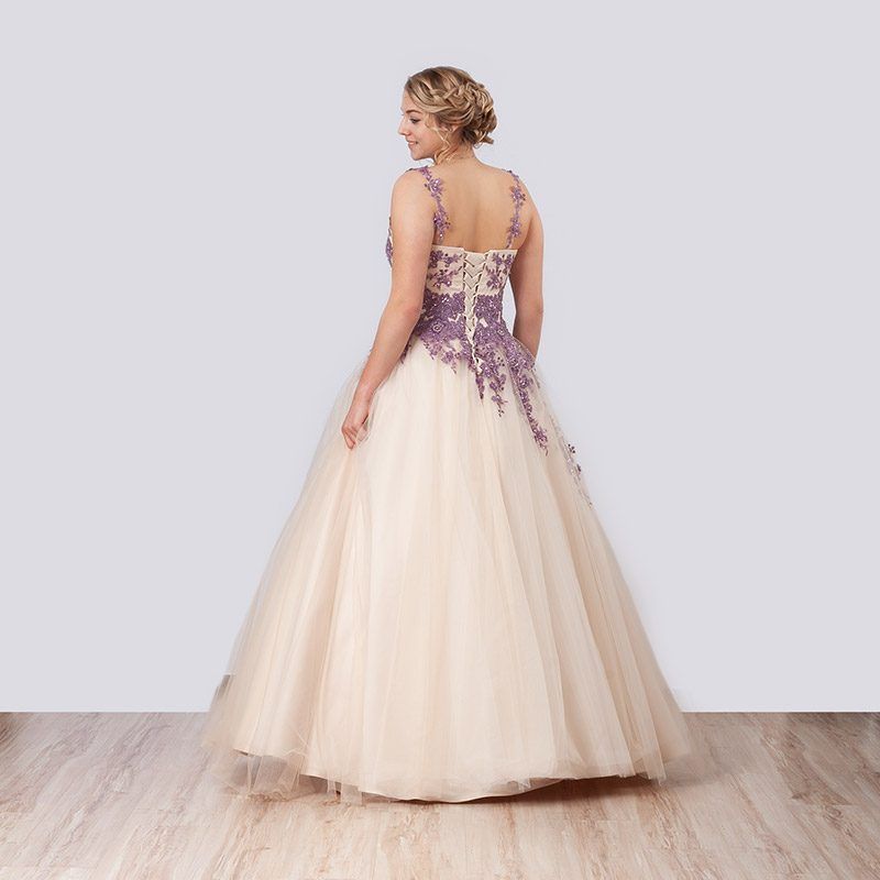 Champagnerfarbenes Tüllkleid mit Spitzenrücken, Rückansicht