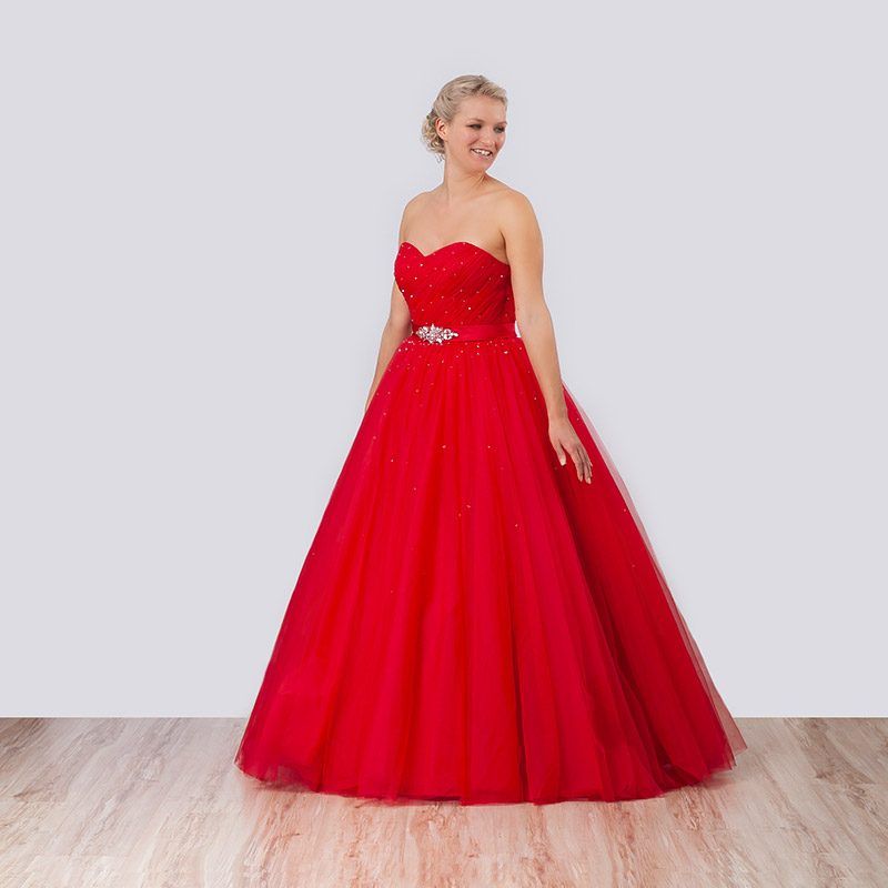 Rotes Tüll-Ballkleid mit Herzausschnitt und Strassbrosche