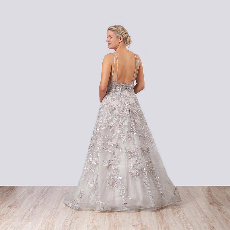 Silbergraues Abendkleid mit tiefem Rücken, Rückansicht