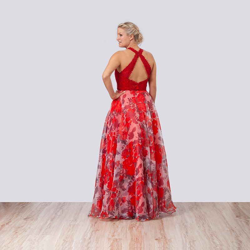 Zweiteiliges Kleid mit rotem Kreuzträger-Oberteil, Rückansicht