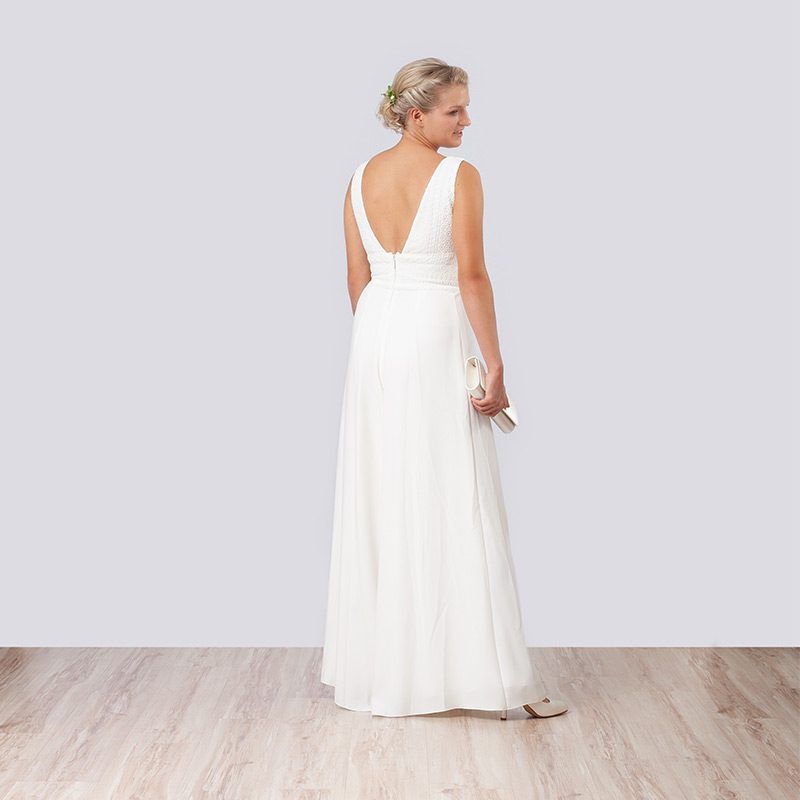 Brautkleid als Jumpsuit, Rückansicht mit tiefem Rücken